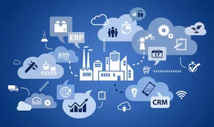 Grafische Darstellung eines vernetzten Systems verschiedener Geschäftsmanagement-Symbole wie ERP, CRM, Cloud-Computing, Datenanalytik und Industrie-Symbole auf blauem Hintergrund.