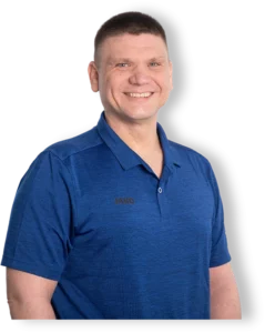 Der lächelnde Consultant der SelectLine Software GmbH Marcel Cleve trägt ein dunkelblaues Poloshirt und steht als Referent für individuelle Schulungen bereit.