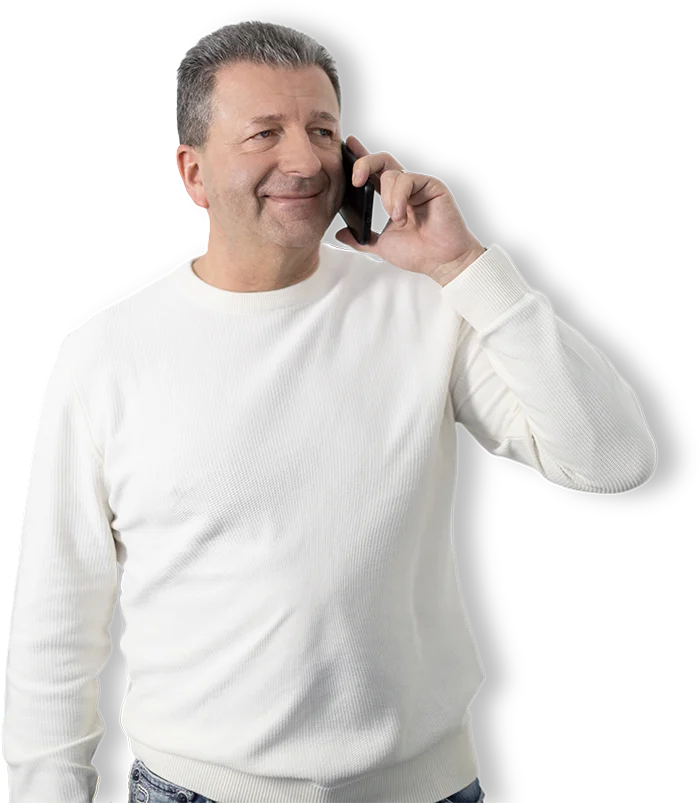 Freistehender Softwareberater Heiko am Telefon